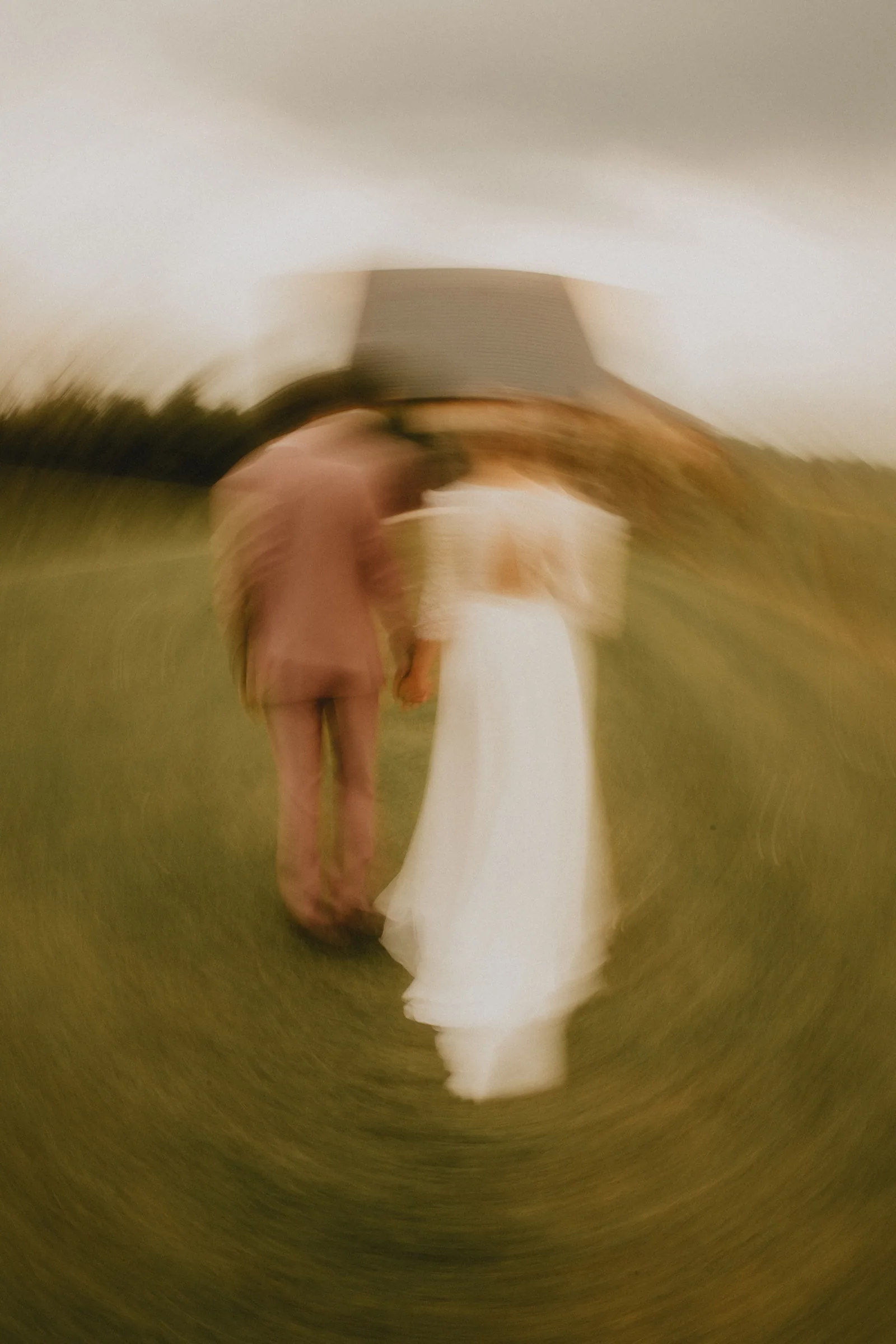 Mariée saisie en flou de mouvement, effet artistique